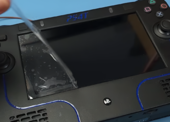 Modder Transforms PlayStation 4 Slim into a Portable Handheld Console