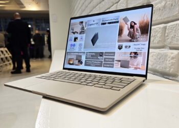 Top Laptop at CES 2025 Debuts with Impressive 32-Hour Battery Life